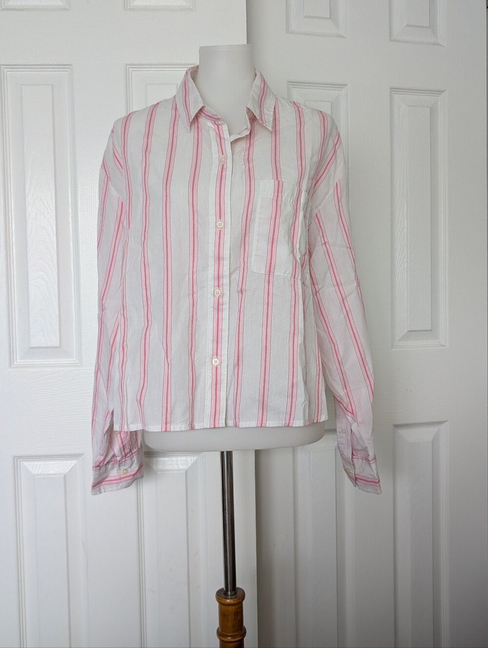 NWT White Button-Up Cropped Shirt with Pink Stripe